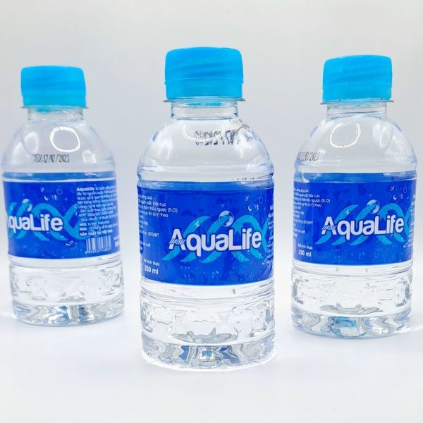 Nước Suối Chai Nhỏ Giá Tốt